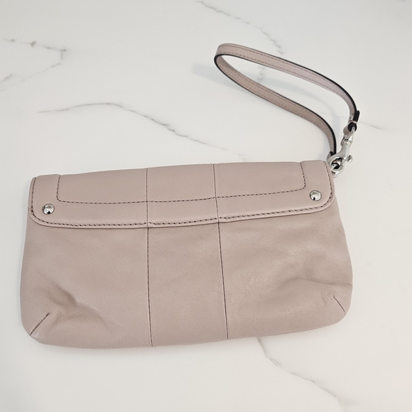 Coach Blush Leather Clutch Purse 🎀BREAST CANCER AWARENESS🎀